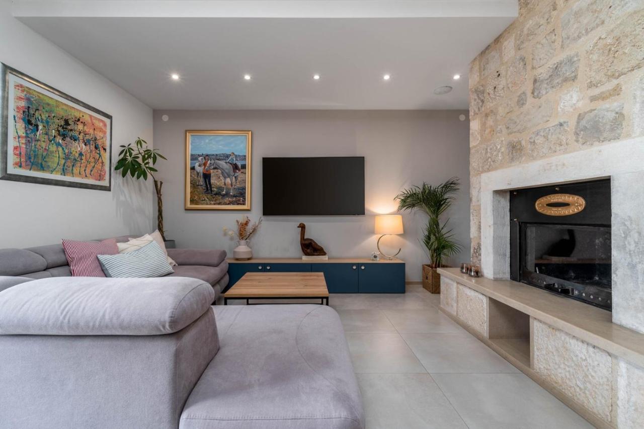 New Villa Ani! Traditional And Luxurious 4-Bedroom Villa With Heated Pool And Sea Views ポスティレ エクステリア 写真